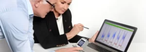 Jan Namysł i Krystyna Garstka-Namysł podczas analizy wyników badań.